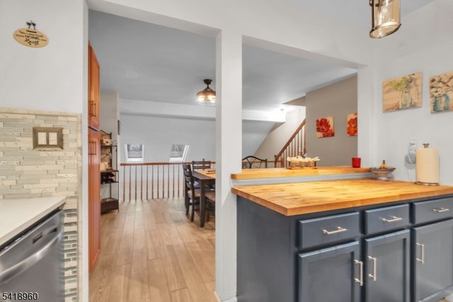 44 Manchester Ln F, West Milford Twp., NJ 07480