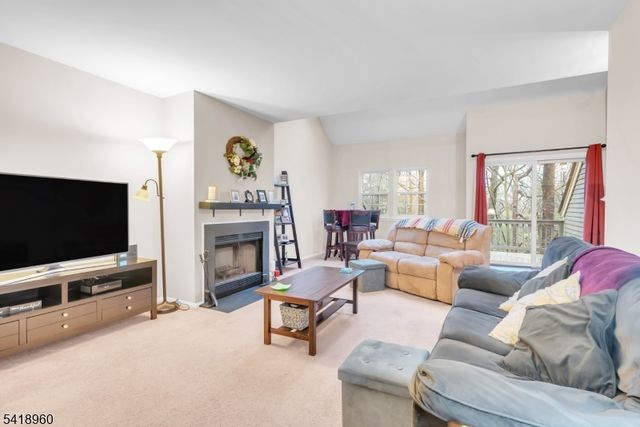 44 Manchester Ln F, West Milford Twp., NJ 07480