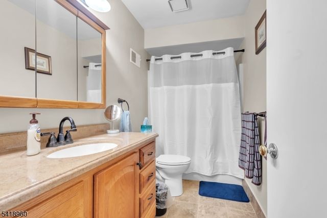 44 Manchester Ln F, West Milford Twp., NJ 07480