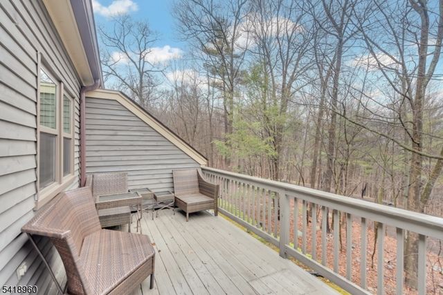 44 Manchester Ln F, West Milford Twp., NJ 07480