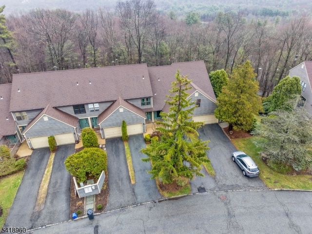 44 Manchester Ln F, West Milford Twp., NJ 07480
