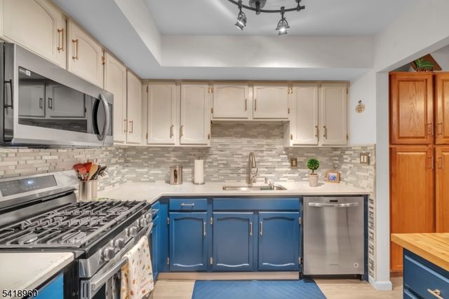 44 Manchester Ln F, West Milford Twp., NJ 07480