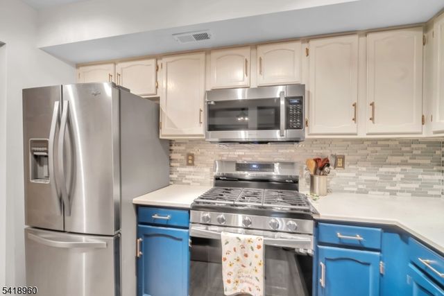 44 Manchester Ln F, West Milford Twp., NJ 07480