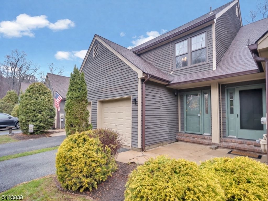 44 Manchester Ln F, West Milford Twp., NJ 07480