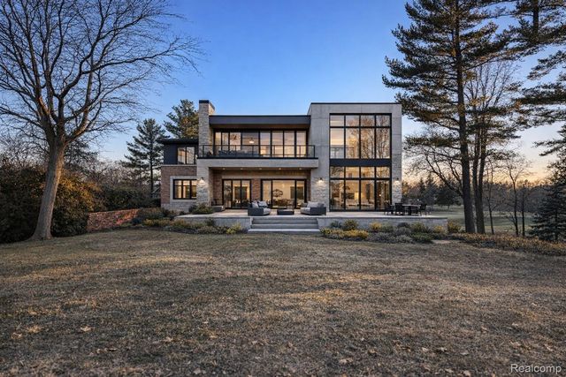 3880 Oakland Drive, Bloomfield Hills, MI 48301