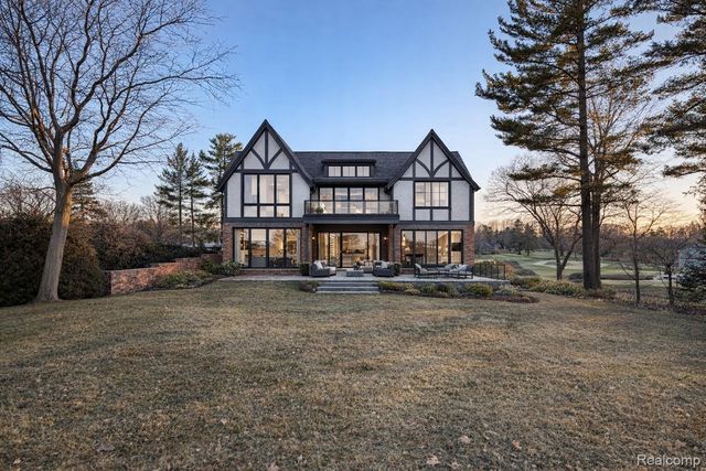 3880 Oakland Drive, Bloomfield Hills, MI 48301