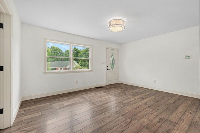 18 New Uri Avenue, Florence, KY 41042