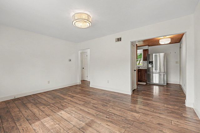 18 New Uri Avenue, Florence, KY 41042