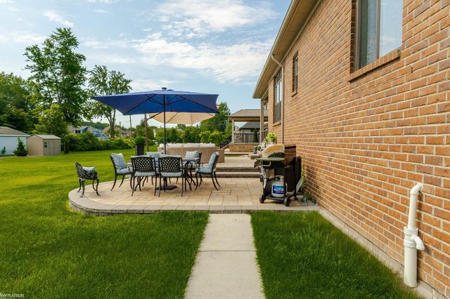 53130 Westwood Park Drive, Shelby Twp, MI 48316