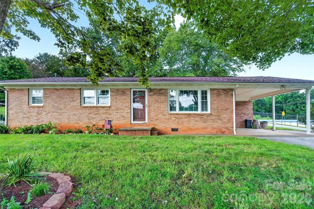 2406 Nix Creek Road, Marion, NC 28752