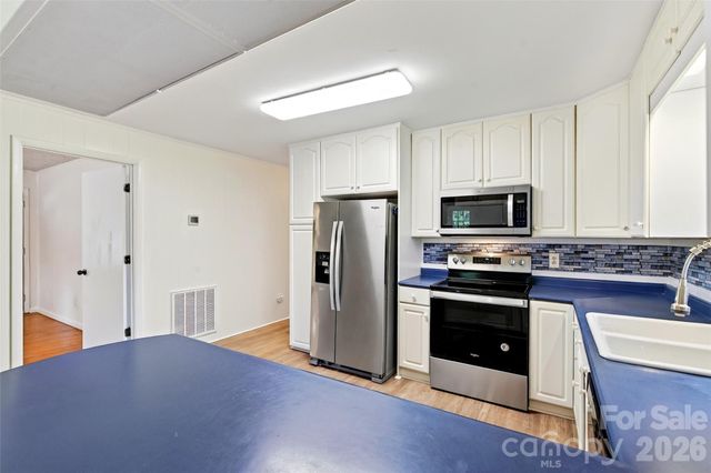 2406 Nix Creek Road, Marion, NC 28752