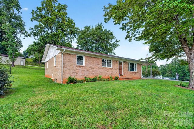 2406 Nix Creek Road, Marion, NC 28752