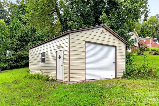 2406 Nix Creek Road, Marion, NC 28752