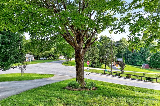 2406 Nix Creek Road, Marion, NC 28752