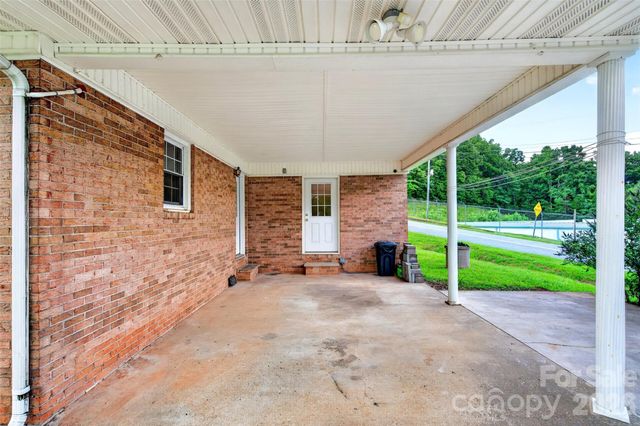 2406 Nix Creek Road, Marion, NC 28752