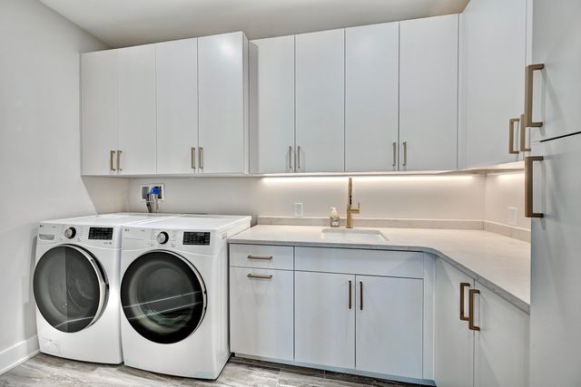 600 Ovation Way, 410 & 411, Newport, KY 41071