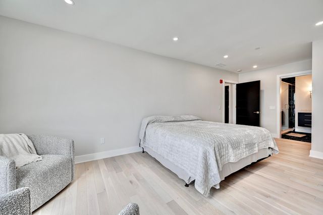 600 Ovation Way, 410 & 411, Newport, KY 41071