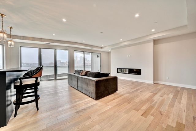 600 Ovation Way, 410 & 411, Newport, KY 41071