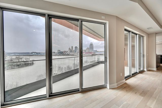 600 Ovation Way, 410 & 411, Newport, KY 41071