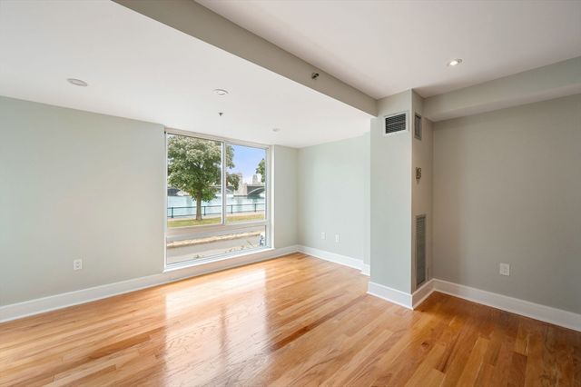 75 Cambridge Prkwy 101, Cambridge, MA 02142