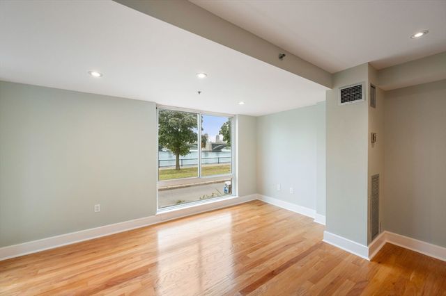 75 Cambridge Prkwy 101, Cambridge, MA 02142