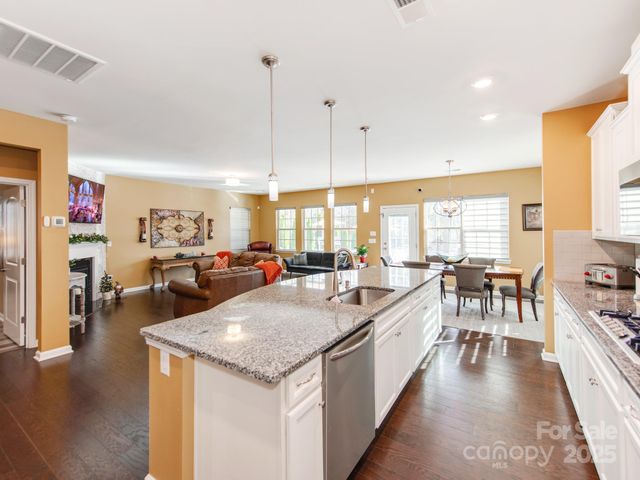 2412 Napa Valley Drive, Waxhaw, NC 28173