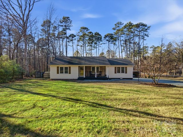 5900 Lindenwood Drive, Matthews, NC 28104