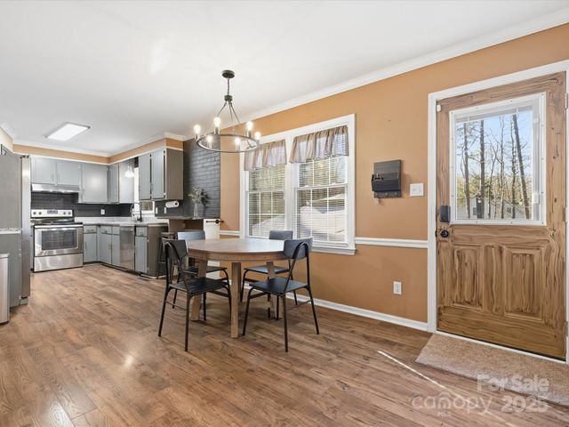 5900 Lindenwood Drive, Matthews, NC 28104