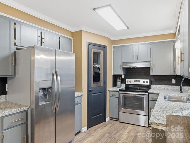 5900 Lindenwood Drive, Matthews, NC 28104