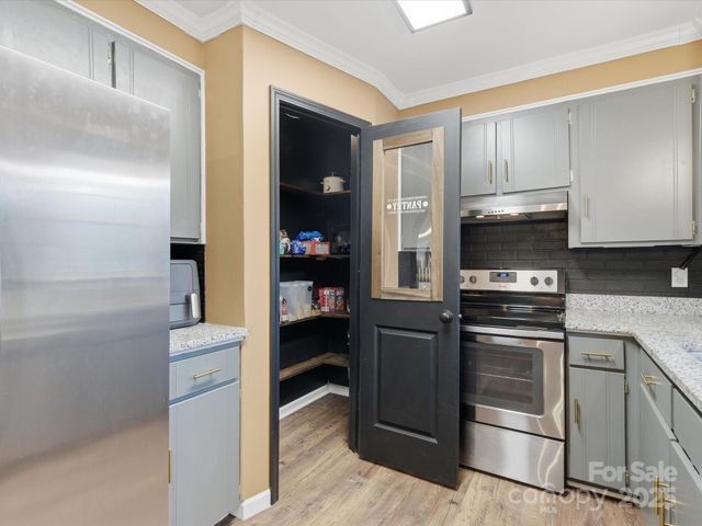 5900 Lindenwood Drive, Matthews, NC 28104