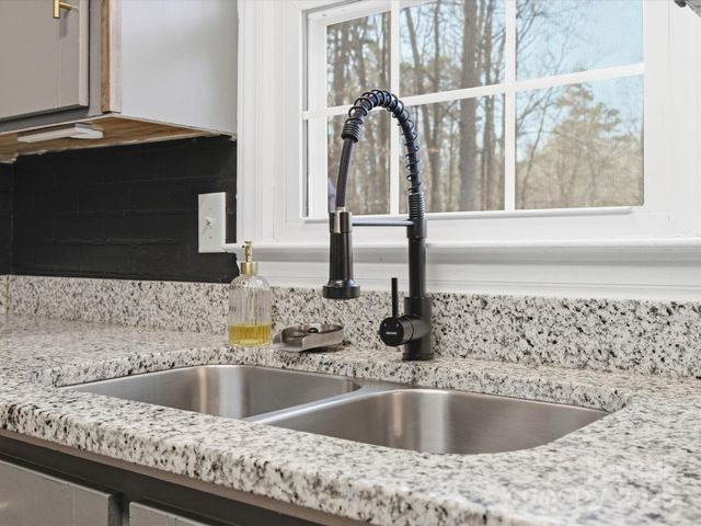 5900 Lindenwood Drive, Matthews, NC 28104