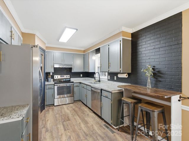 5900 Lindenwood Drive, Matthews, NC 28104