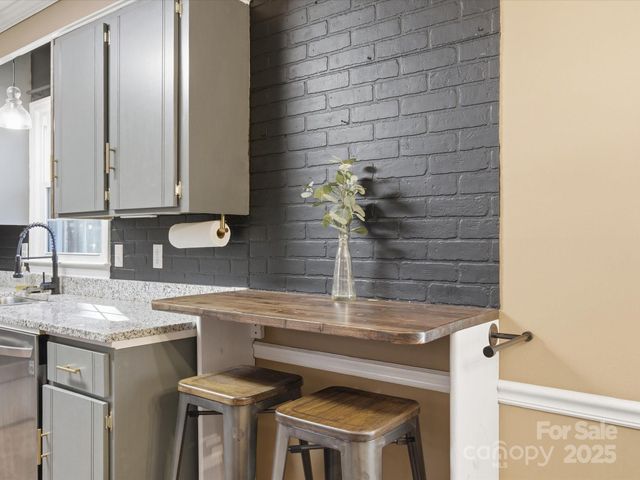 5900 Lindenwood Drive, Matthews, NC 28104