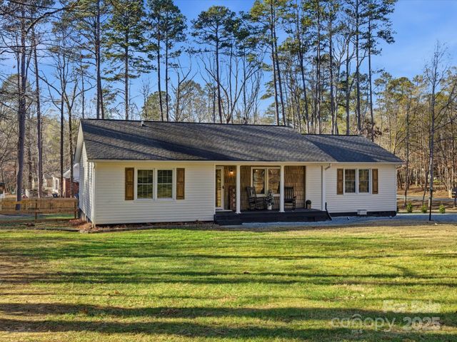 5900 Lindenwood Drive, Matthews, NC 28104