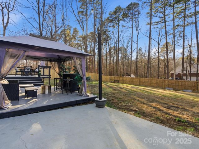 5900 Lindenwood Drive, Matthews, NC 28104