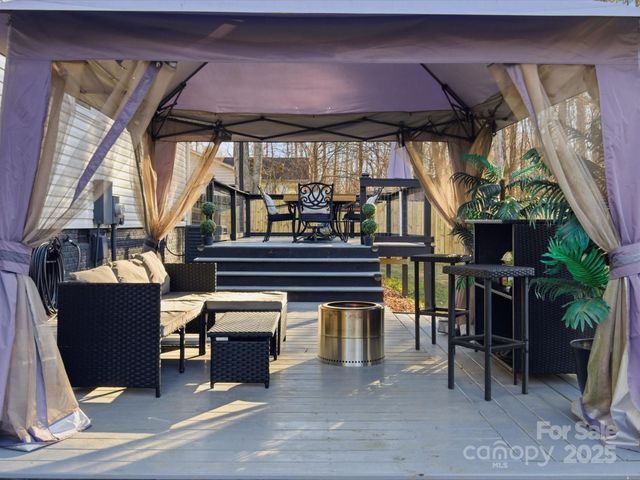 5900 Lindenwood Drive, Matthews, NC 28104