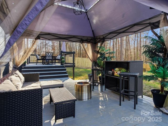 5900 Lindenwood Drive, Matthews, NC 28104