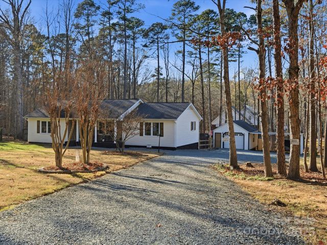 5900 Lindenwood Drive, Matthews, NC 28104