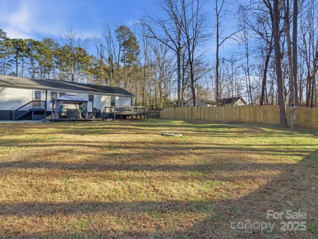 5900 Lindenwood Drive, Matthews, NC 28104