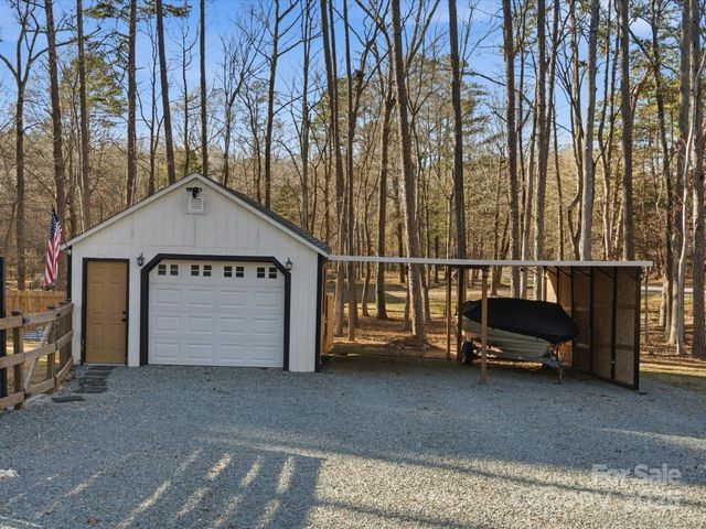 5900 Lindenwood Drive, Matthews, NC 28104