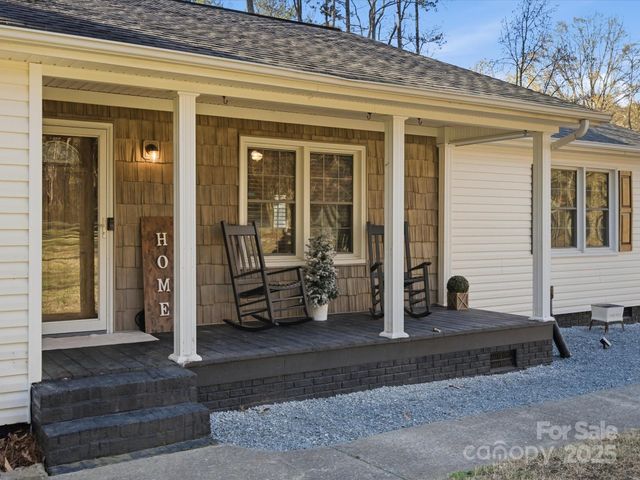 5900 Lindenwood Drive, Matthews, NC 28104