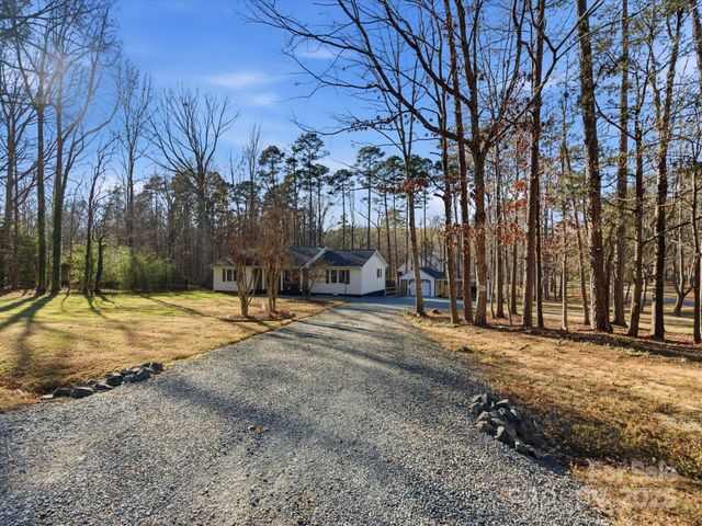 5900 Lindenwood Drive, Matthews, NC 28104