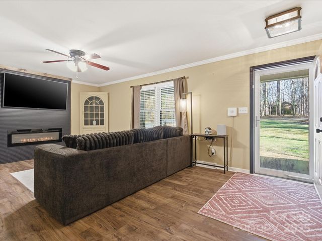 5900 Lindenwood Drive, Matthews, NC 28104