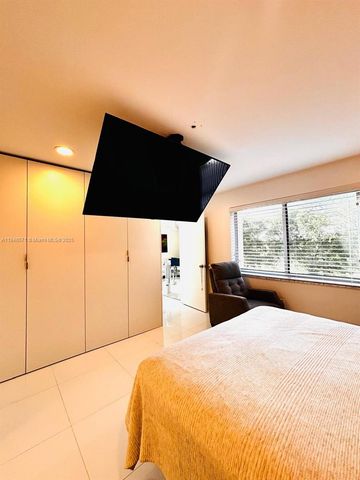 9321 Sunrise Lakes Blvd 305, Sunrise, FL 33322