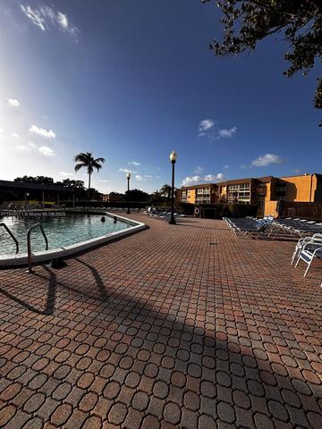 9321 Sunrise Lakes Blvd 305, Sunrise, FL 33322
