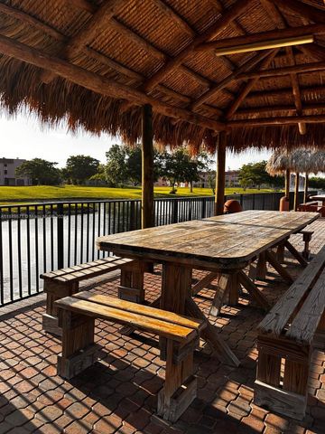 9321 Sunrise Lakes Blvd 305, Sunrise, FL 33322