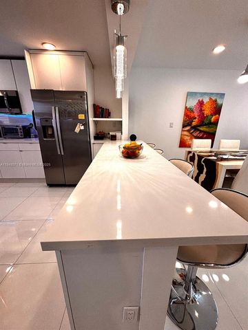 9321 Sunrise Lakes Blvd 305, Sunrise, FL 33322