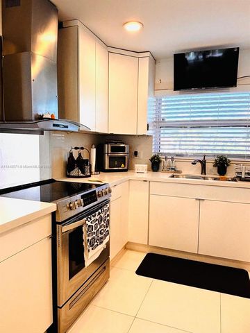 9321 Sunrise Lakes Blvd 305, Sunrise, FL 33322