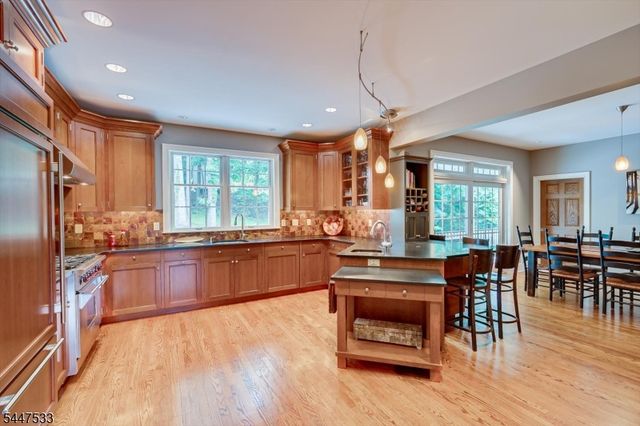 4 Edgewood Rd, Edison Twp., NJ 08820