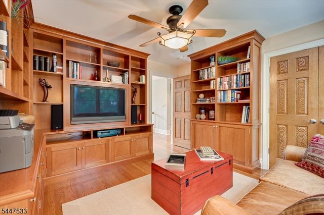 4 Edgewood Rd, Edison Twp., NJ 08820